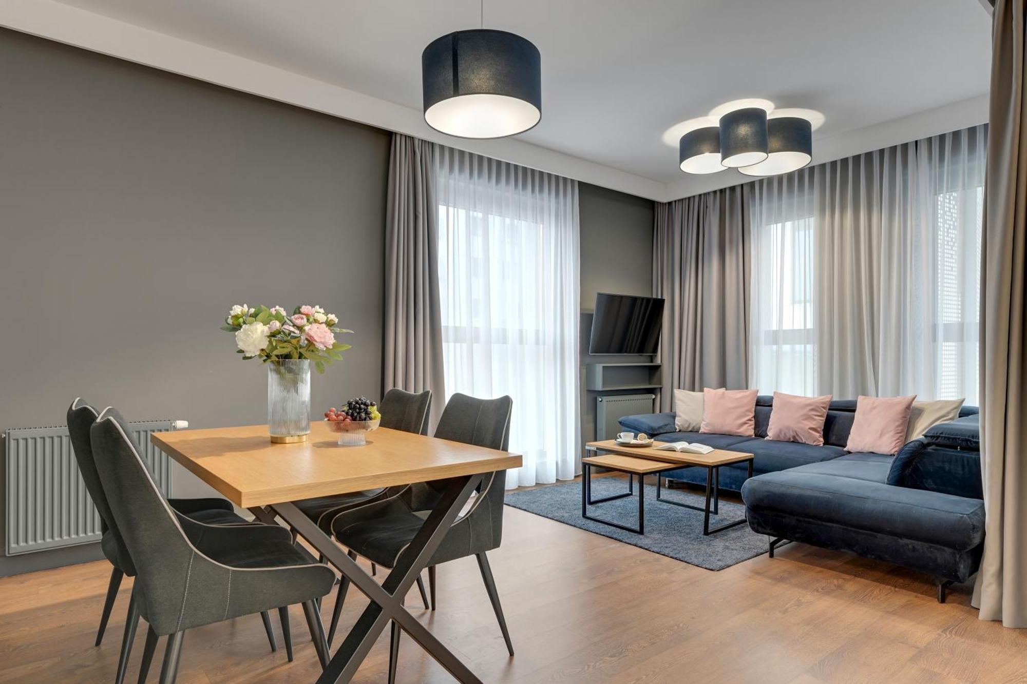 Granaria Premium Riverside & Parking By Downtown Apartments, Gdansk